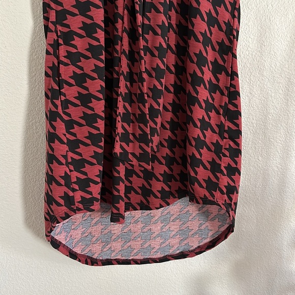 LuLaRoe, black and red herringbone Mitzi tunic top - Picture 3 of 6